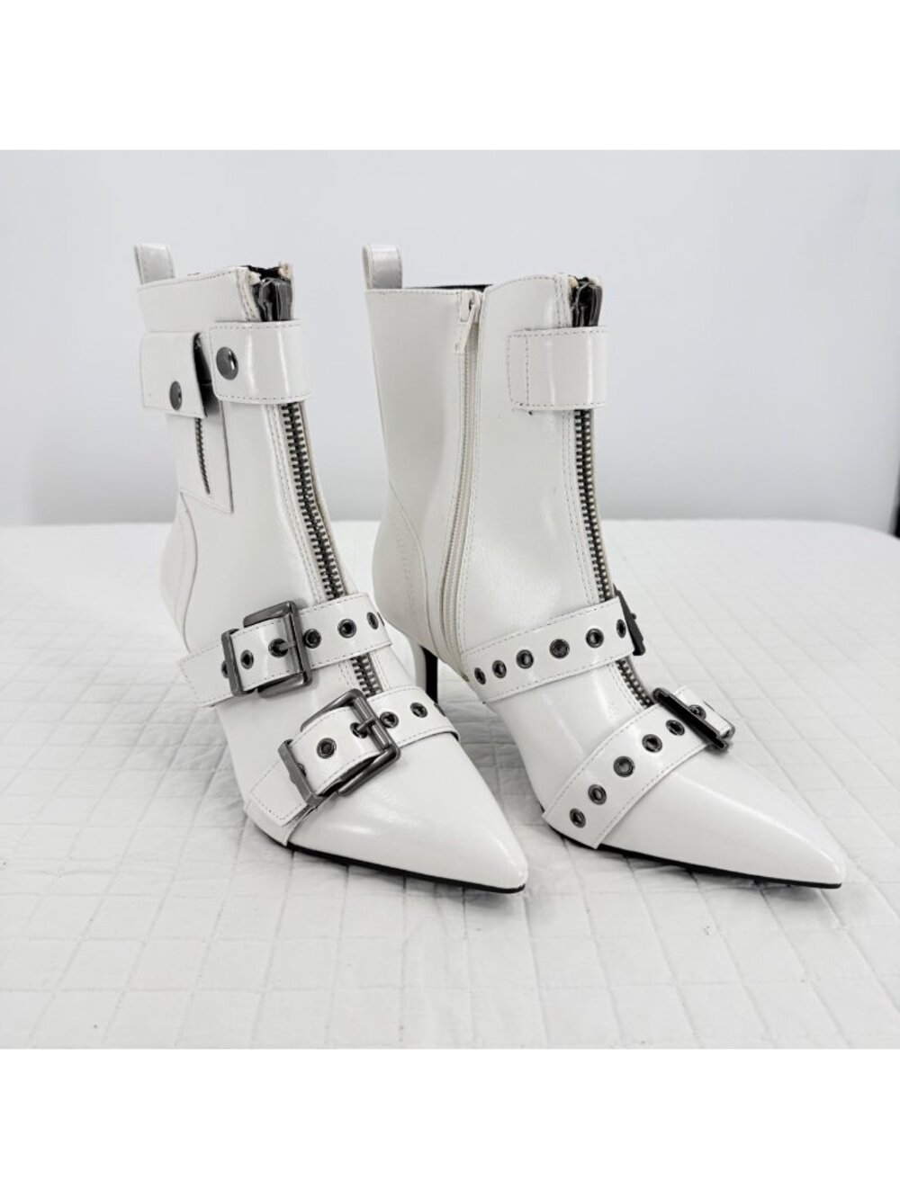 NWB, Wild Pair White Faux Leather Ankle Boots 7M 2-Inch Heels